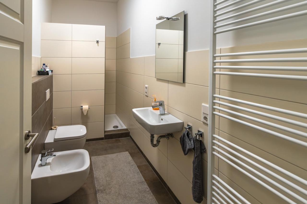 Modern 6 Bathroom Villa In The City Oldenburg Exteriör bild