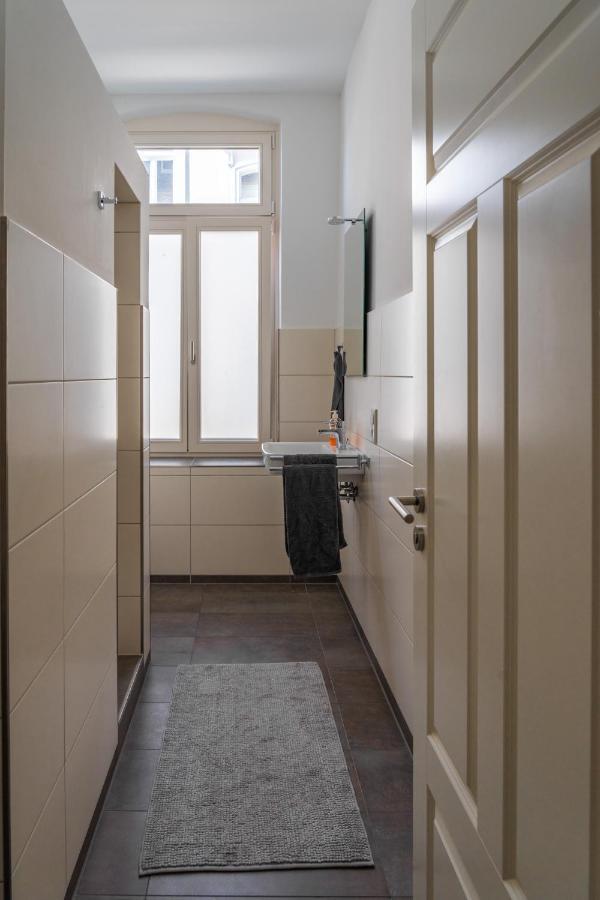 Modern 6 Bathroom Villa In The City Oldenburg Exteriör bild